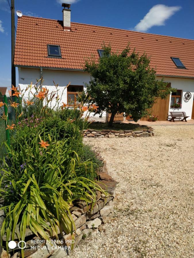 Ubytovani Ve stodole Stráž nad Nežárkou Exteriér fotografie
